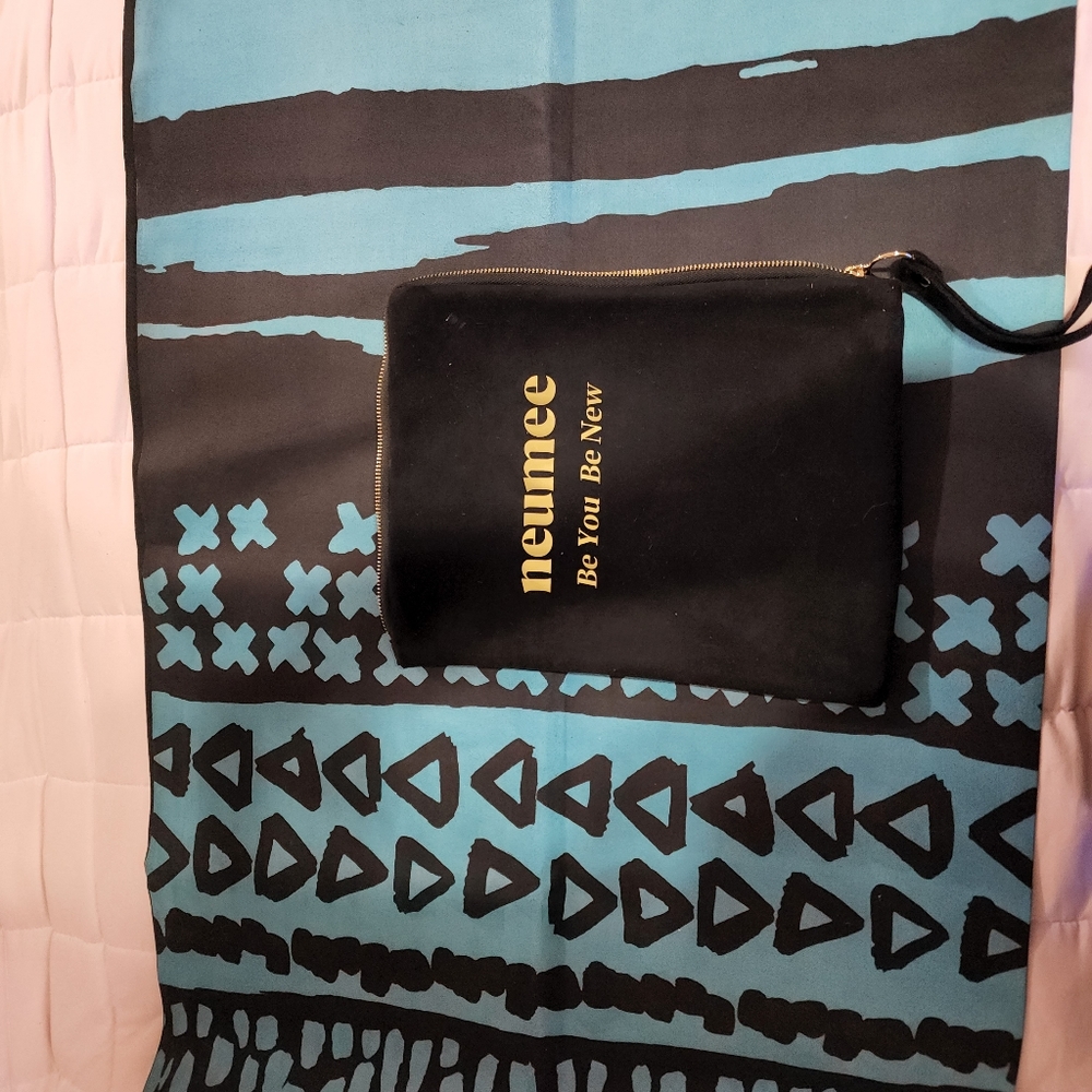 Neumee Yoga Mat with Carrying case